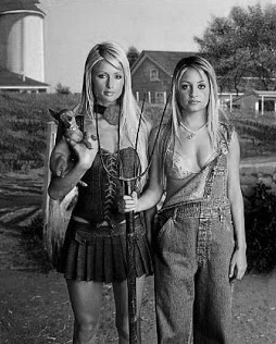 PARIS_HILTON_NICOLE_RICHIE_SIMPLE_LIFE_4b